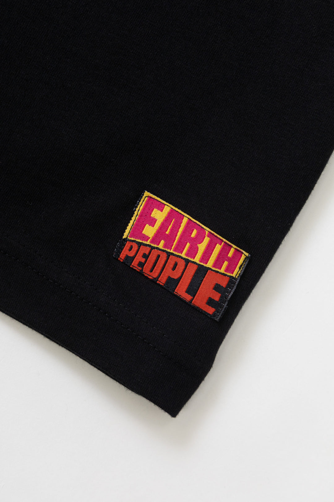 Earth People - Straight Tee - Black