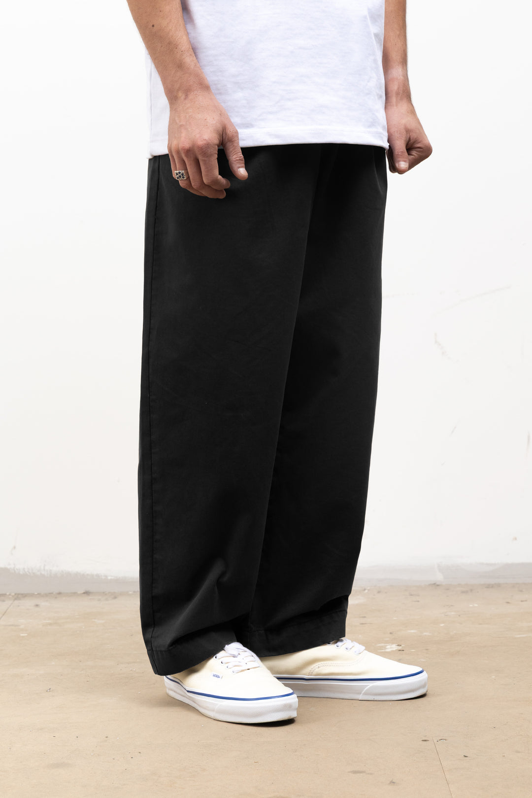 Blacksmith - Big Ivy Chino - Black